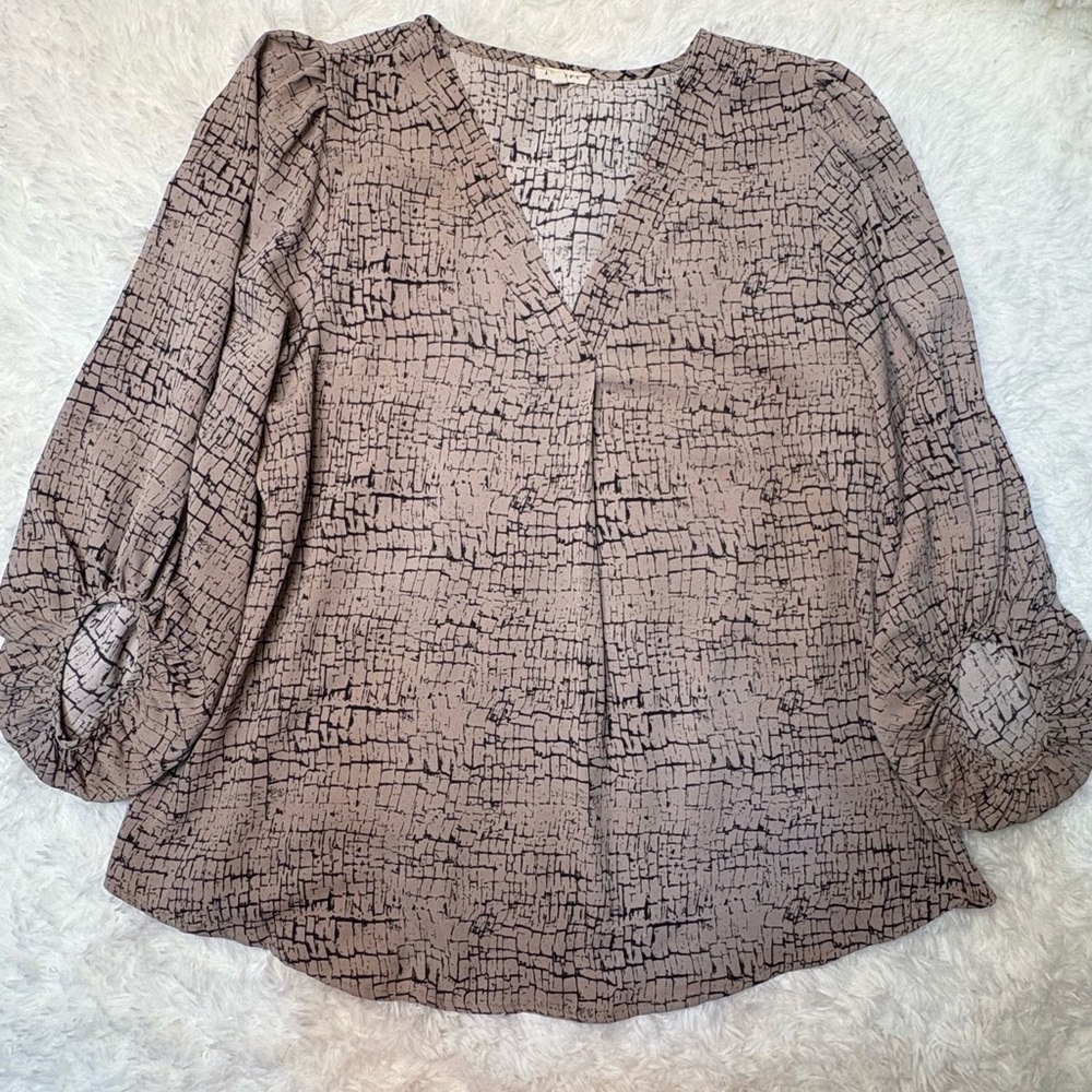 JODIFL size medium tan and black blouse